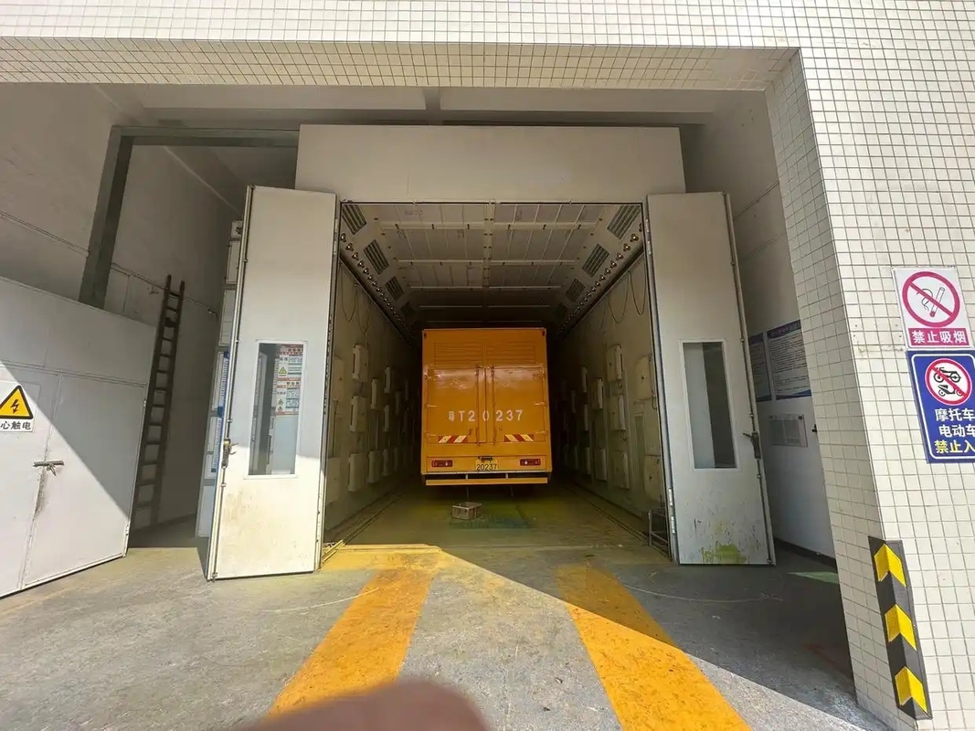 Compact Spray Paint  Bake Booth for Auto Parts and Furniture